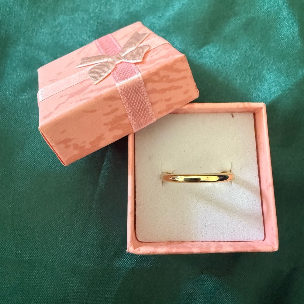 Brand New Genuine Gold S925 Silver Classic Wedding Band size 6